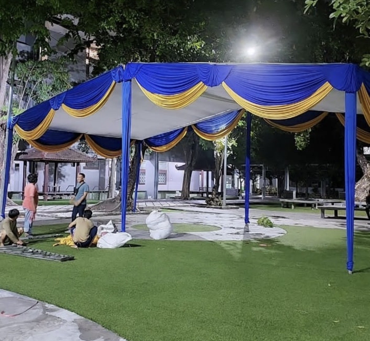 Tenda Slayer/Plafon Putih
